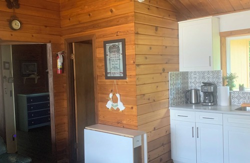 Blind Bay Cottage | West facing Waterfront Cottage w/private beach & buoy & dock access