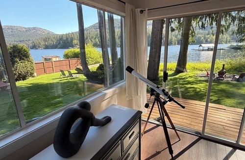 Shawnigan Lake House | West House! A beautiful lake front home with hot tub and dock.