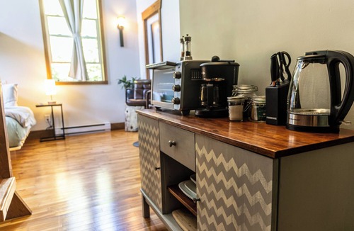 Ucluelet Apartment | Westcoast Luxury Comfort for two in Ucluelet BC