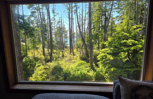 Ucluelet Apartment | Westcoast Luxury Comfort for two in Ucluelet BC