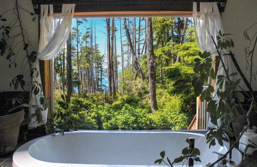 Ucluelet Apartment | Westcoast Luxury Comfort for two in Ucluelet BC