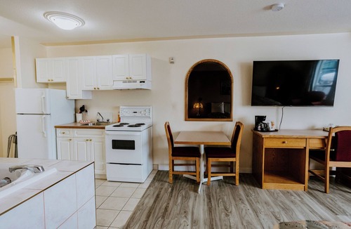 Red Deer Hotel | Western Budget Motel Plus Mosaic Suites