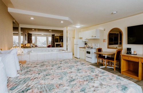 Red Deer Hotel | Western Budget Plus Mosaic Suites