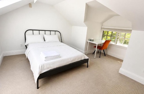 Kitsilano House | Westside Queen Bed Rooms near UBC Jericho Beach