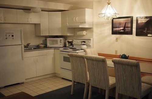 Ucluelet Hotel | Whale's Tail Guest Suites