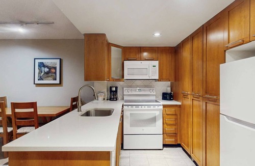 Whistler Village Hotel | Whistler - Whistler Peak Lodge 412