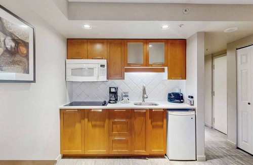 Whistler Village Hotel | Whistler - Whistler Peak Lodge 527
