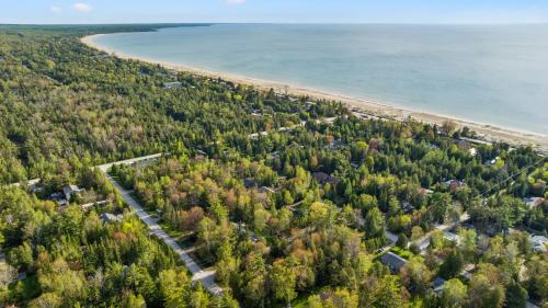 Sauble Beach House | Whitecaps Near Beach AC Hot Tub Pets