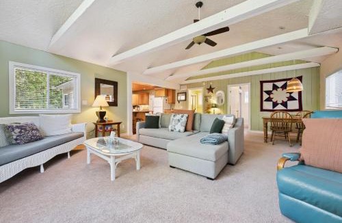 Sauble Beach House | Whitecaps Near Beach AC Hot Tub Pets
