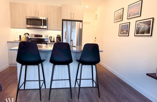 Golden Condo | Whitetooth Vista Luxury Downtown Condo Mtn Views