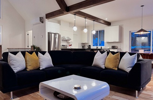 Mont-Tremblant Ski Chalet | Why choose Russel Cliff? Because you’re looking for more than just a place to stay — you want an experience. A place where comfort, nature, and relaxation come together perfectly, all within close proximity to the slopes and the casino.