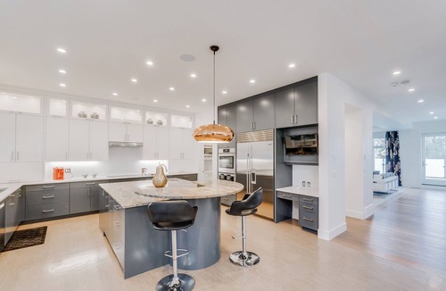 Edmonton House | Windsor - Luxury Mansion, Rooftop Patio w/City Skyline View, BBQ
