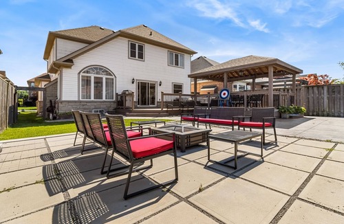 Glendale House | Wine Country Home - Fire Pavilion & Spa Tub