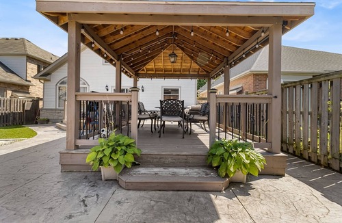 Glendale House | Wine Country Home - Fire Pavilion & Spa Tub