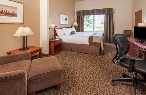 West Edmonton Hotel | Wingate by Wyndham - Edmonton West