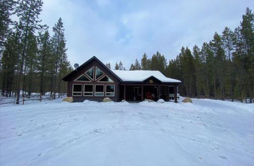 Valemount House | Wolf Den