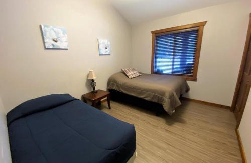 Valemount House | Wolf Den