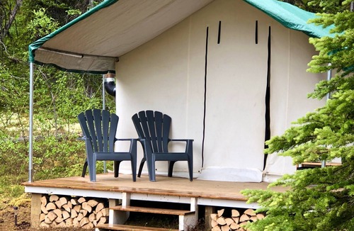 Jade City Cabin | Wood fired hot tub glamping!