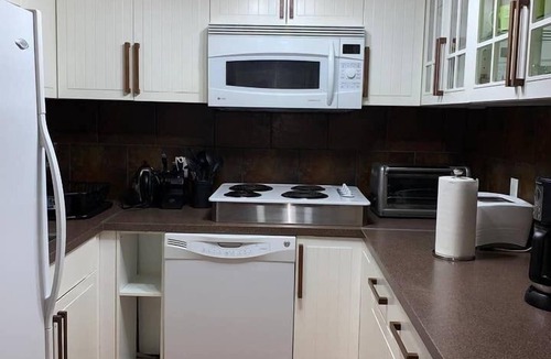 Fort McMurray House | WOOD land House: Spacious 8 Bedroom House