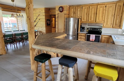 St-Adolphe-d'Howard Ski Chalet | Wood log cottage with SPA, lake, paddleboard & kayaks