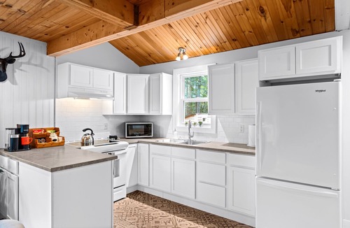 Sainte-Anne-de-Kent House | Wooded Nature's Sasquatch River Retreats-Bigfoot Sanctuary