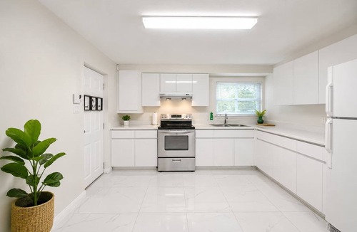 Sunset House | World Cup HQ ★ 6BR Fan House, near BC Place