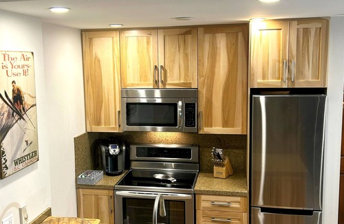 Upper Village Condo | XL Luxury Penthouse. Top 1%. The Aspens. A/C, Pool, 3 hot tubs, ski-in ski-out.