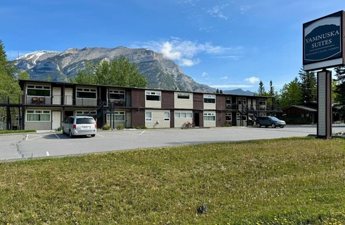 Dead Man's Flats Condo | Yam 14 - 1 Bedroom with Queen
