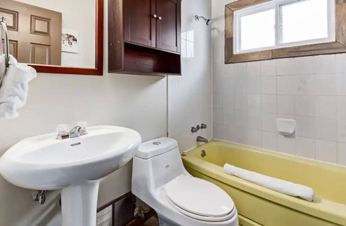 Dead Man's Flats Condo | Yam 23 - Upper Studio with King