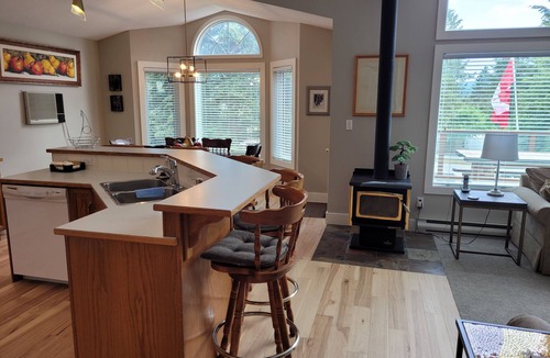 Windermere Cabin | Year-Round Getaway in Windermere B.C. - Enjoy the Lake and Mountains!