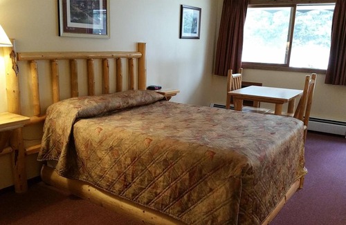 Valemount Hotel | Yellowhead Motel