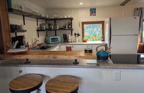 Langley Cottage | Your own private cottage on the mighty Fraser River!