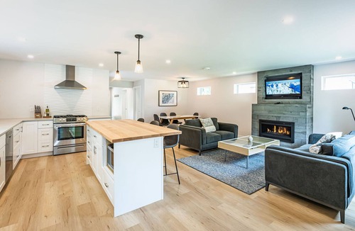 Revelstoke House | Your perfect mountain getaway/5 min from RMR