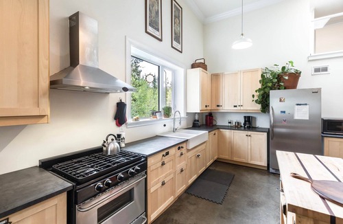 Whitehorse House | Yukon River Farm: Getaway