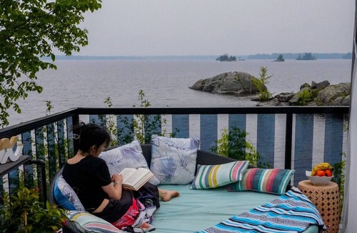 Gravenhurst Cottage | ZuKaLand Lakehouse|Rooftop Terrace|Optional Cedar WoodFired Cedar Hot Tub & Sauna