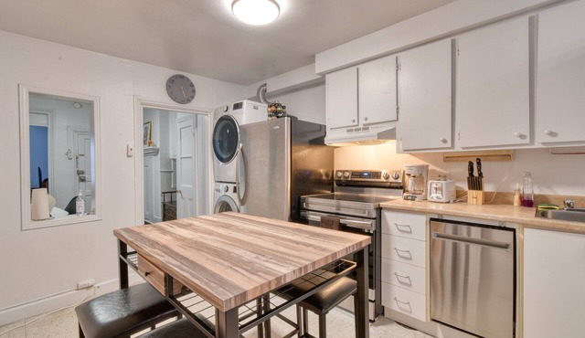 037 Next to the Parliament and the Grand Théâtre, apt.2 rooms + parking lot