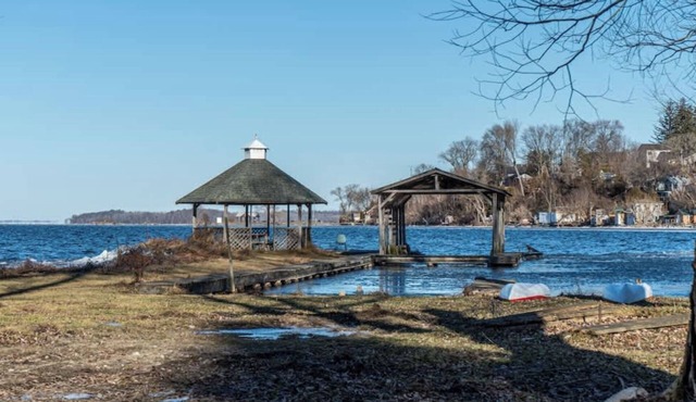 1 Bedroom Cottage #3: Willow Bay