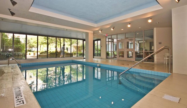 1 bedroom downtown condo right beside to waterfront, pet friendly