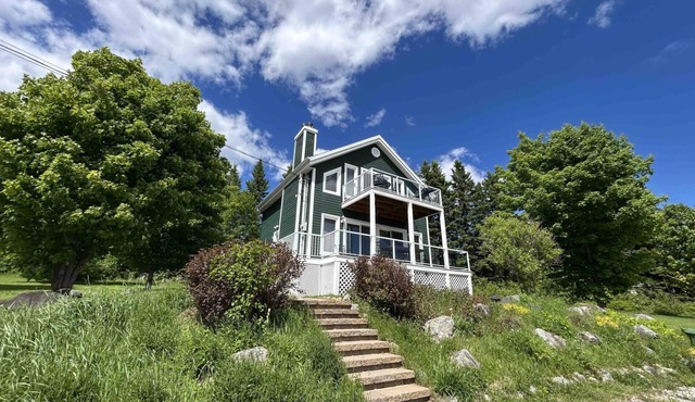 14B Condo: Mountain & River Views, Terrace & BBQ