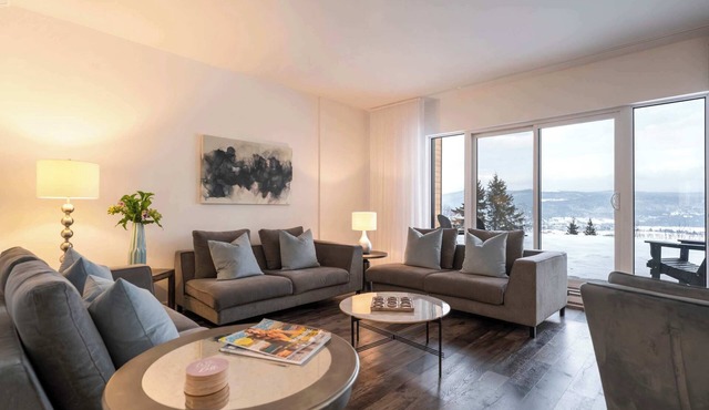 108 | Chic Condo | River View & Comfort with Pool