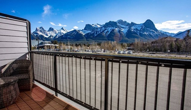 109 - 1106 Bow Valley Trail · Panoramic Mountain View Townhome w/AC