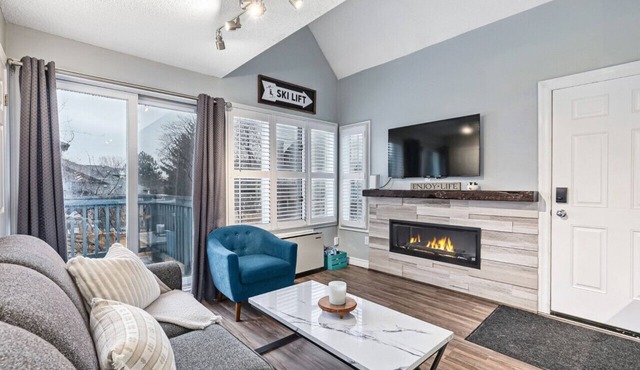 109 North Creek with Hot Tub and Tennis!
