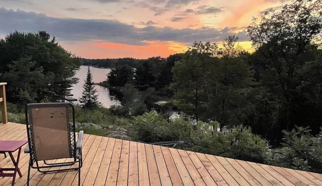 140 Acre Secluded Cottage Retreat 2Br+1 in Muskoka