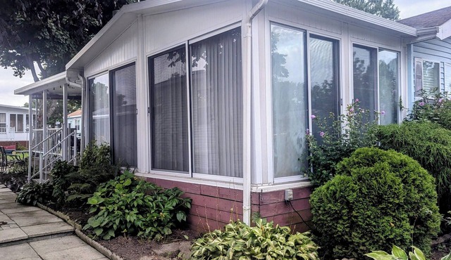 144 Forest Grove on the Shore