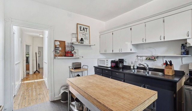 #155 Traditional and Cozy 2 Bedrooms in Plateau Mont-Royal