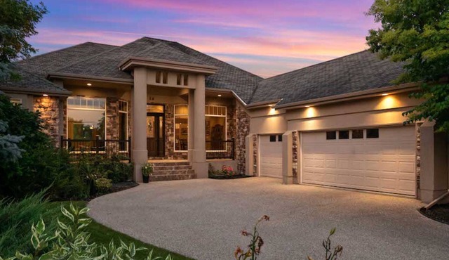 (16) 5 Bdr Executive Home | East St Paul (5/3)