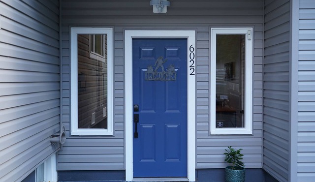 1Bed & Bath by Sasquatch Mtn & HHS (Pet Friendly)