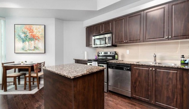 1BR Luxury Suite/Fairmont Mattress/Free Parking!
