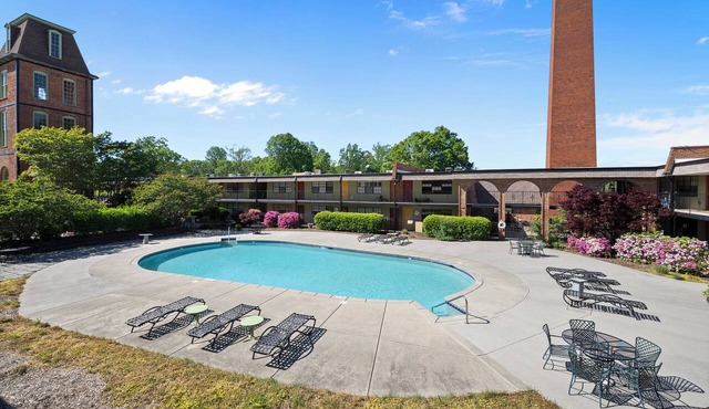 1st Floor Condo outdoor pool