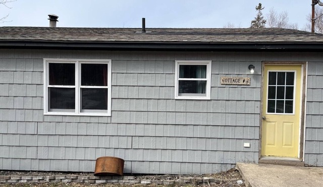 2 BDR cottage on Bras D'or Lakes. We are 420 friendly! - (1 of 5)